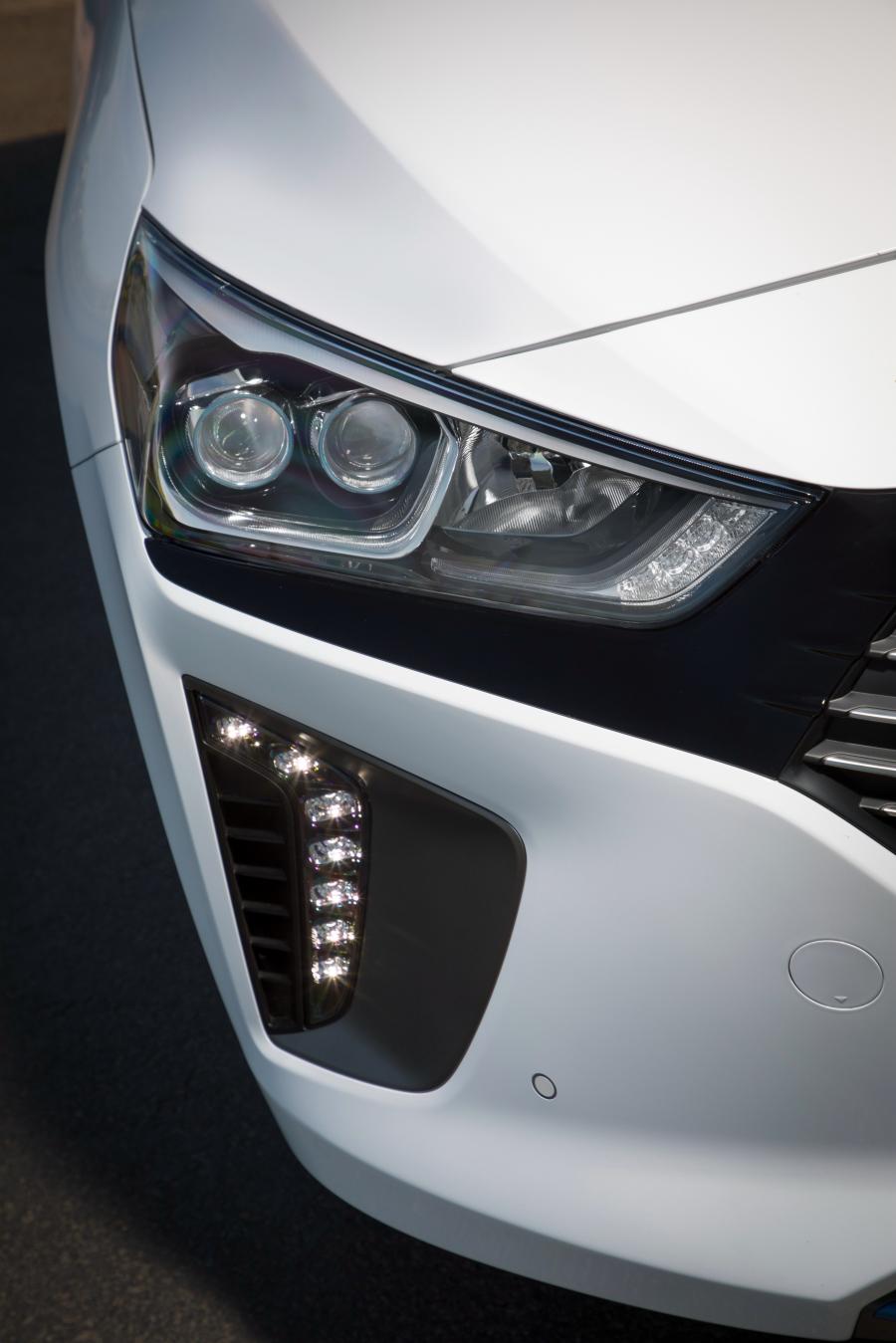 Детали экстерьера Hyundai IONIQ plug-in (AE) 2016 года  (фото 15 из 42)